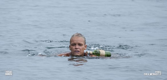 Mercedesz Henger all'Isola dei Famosi: le foto più belle 9