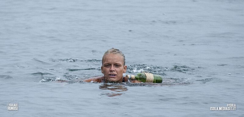 Mercedesz Henger all'Isola dei Famosi: le foto più belle 9