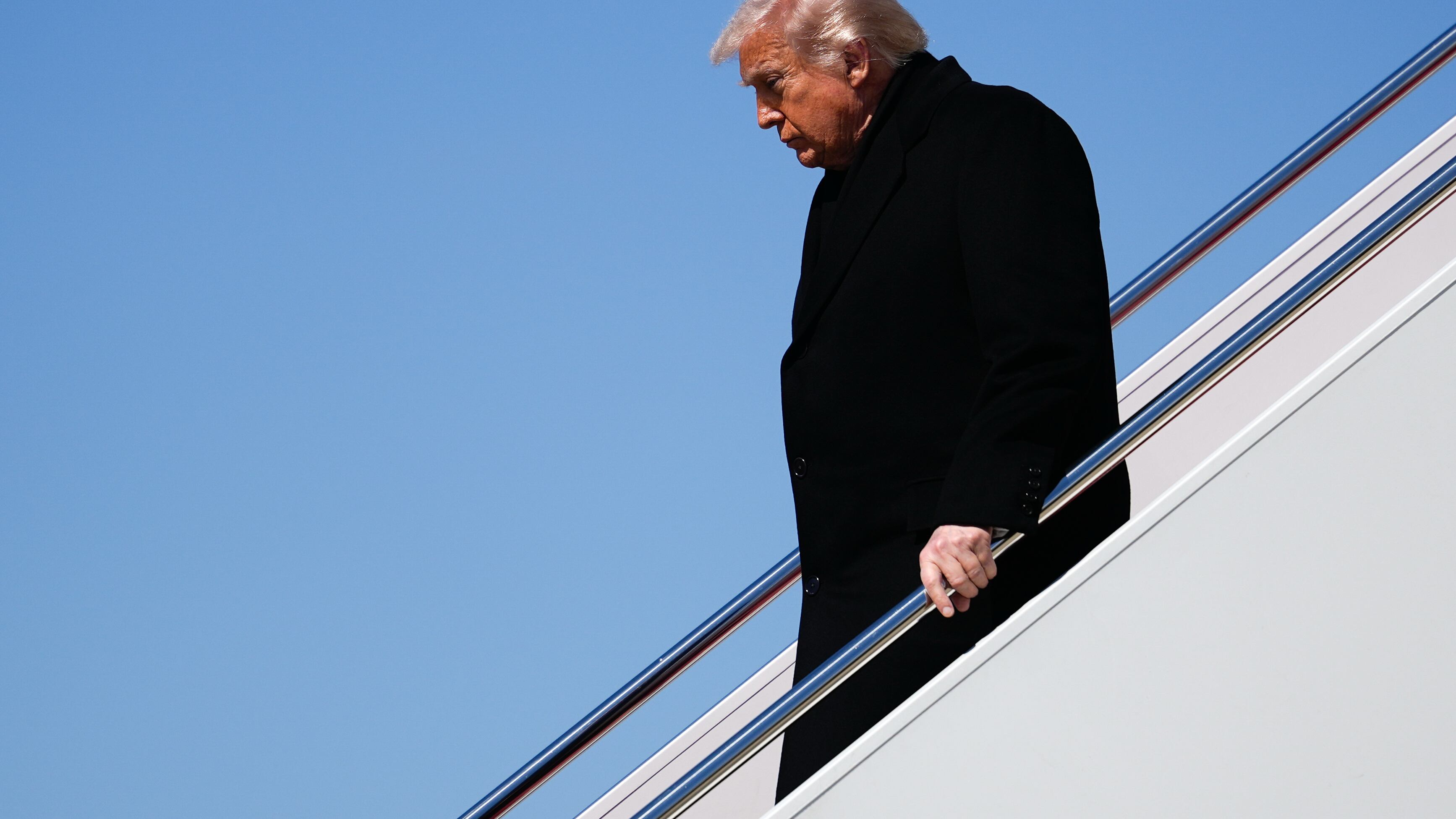 La fermezza di Trump. Niente truppe di terra stop raid sull’energia