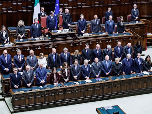 Il Parlamento ricorda Papa Francesco. Meloni: "Con lui non esistevano barriere"