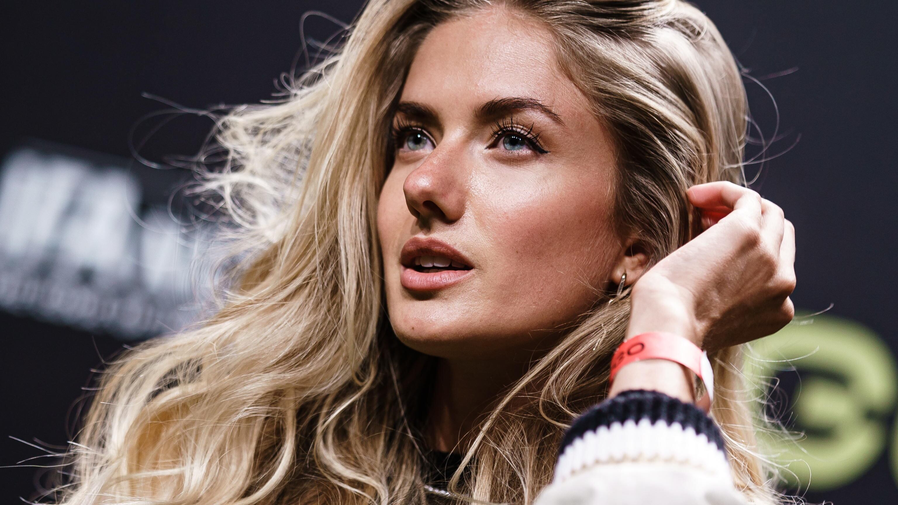 Alica Schmidt, chi è l'atleta più famosa su TikTok che nello sport