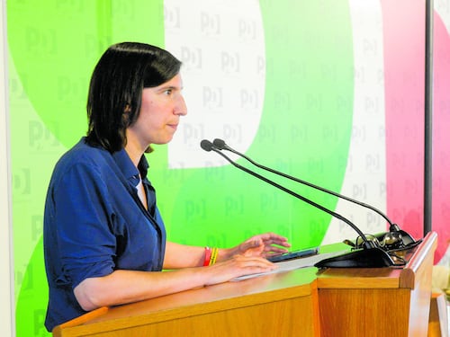 Elly sfida Giorgia e minaccia Conte: uno non vale uno 5s: allora primarie