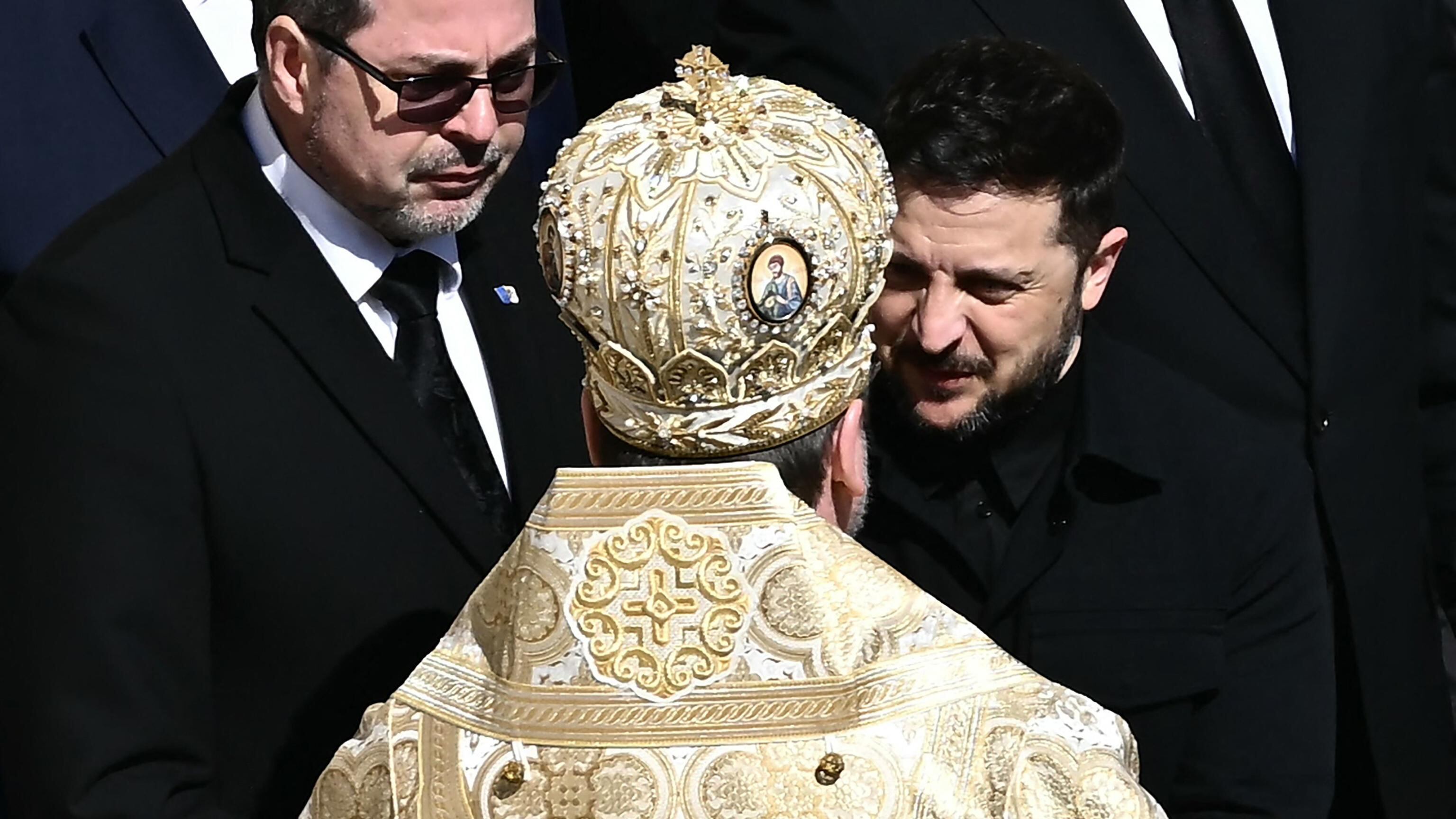 Zelensky: "Chiesto aiuto al Vaticano per far tornare i nostri bambini dalla Russia"