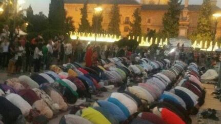 Granada, i musulmani festeggiano il Ramadan sul monumento cattolico