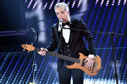 Sanremo 2016: gli abiti della prima serata 32