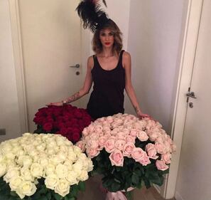 Melissa Satta: selfie sexy in costume 26