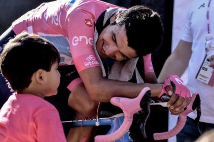 Richard Carapaz campione: gli scatti del vincitore del Giro d'Italia 4