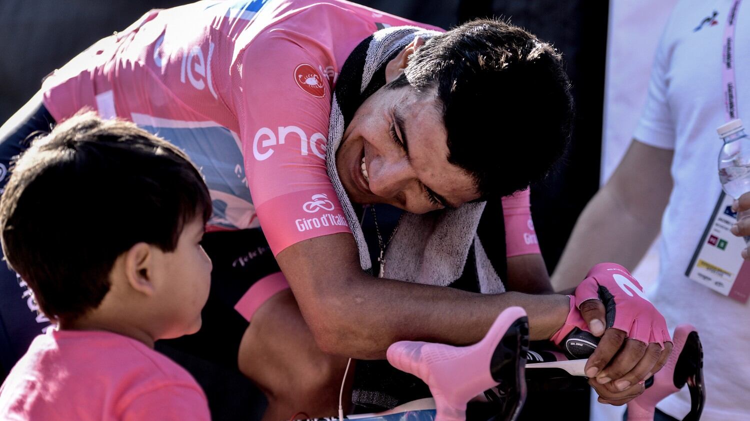 Richard Carapaz campione: gli scatti del vincitore del Giro d'Italia 4