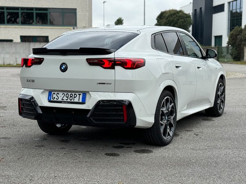 BMW iX2 xDrive 30: la gallery del nuovo suv elettrico sportivo 8