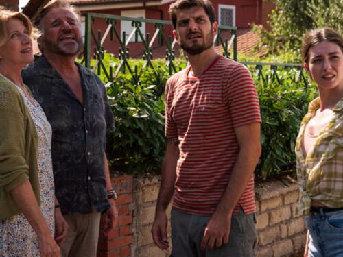 "Natale a tutti i costi", De Sica e Finocchiaro nella riuscita commedia Netflix