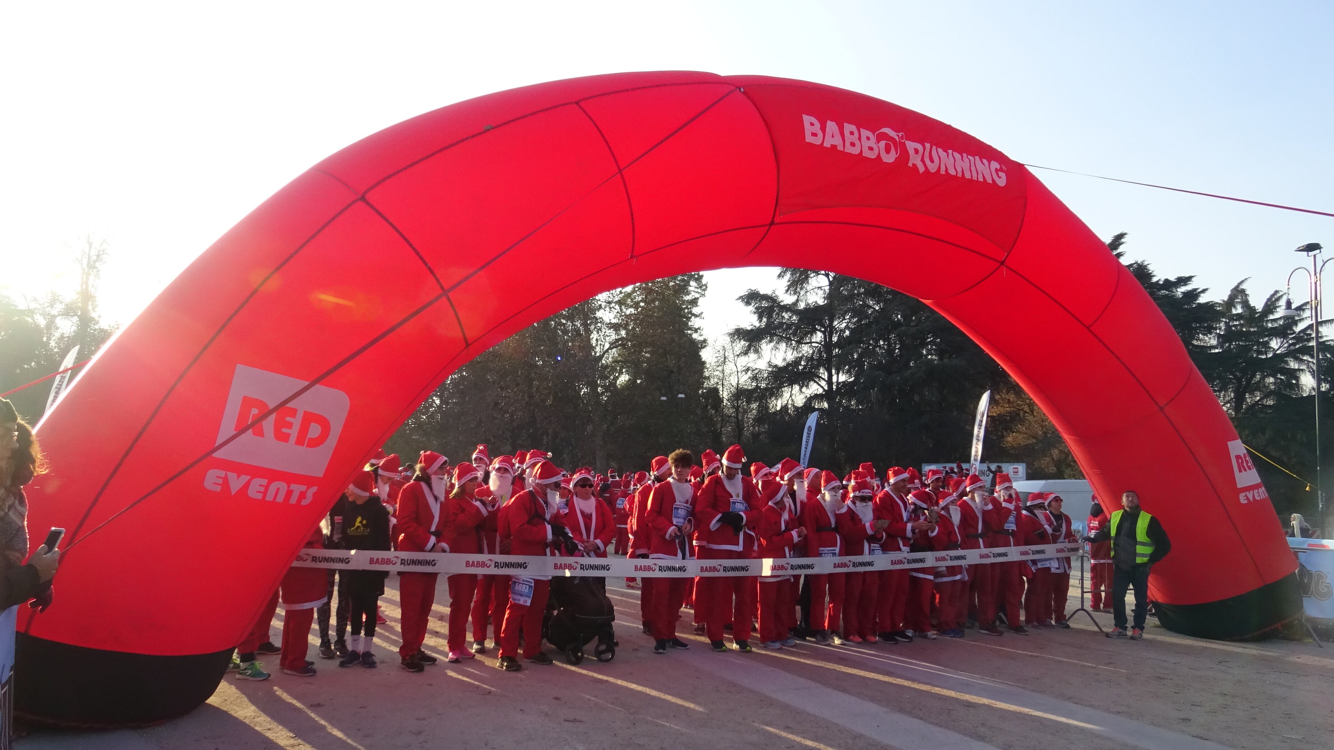 Torna a Milano la Babbo Running, la corsa dei Babbi Natale