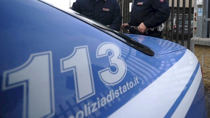 Incendia la biblioteca del centro accoglienza: arrestato ivoriano