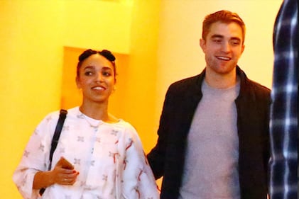 Robert Pattinson, prosegue la storia d'amore con FKA 7