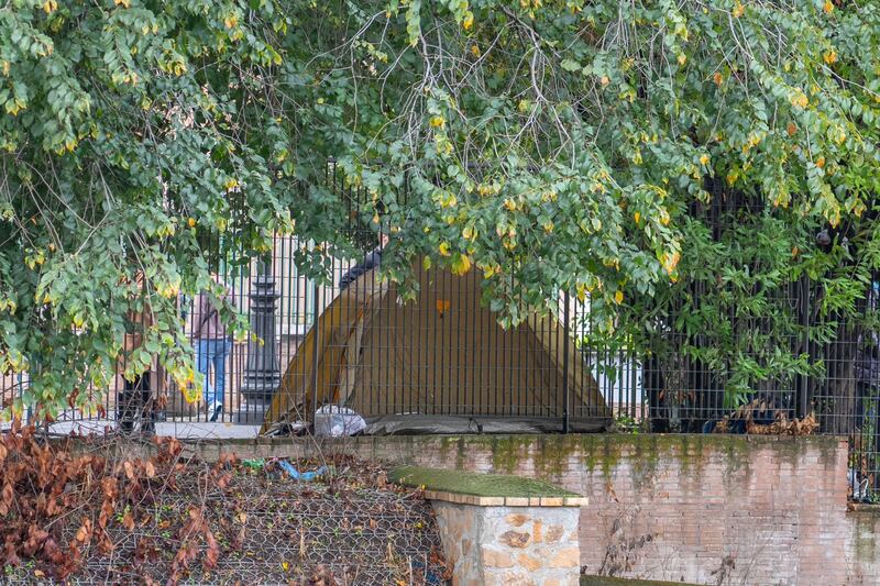 Roma, degrado vicino al Colosseo 5