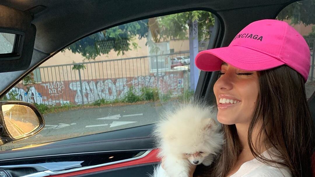 Anegla Nasti e il suo nuovo cagnolino: i fan la prendono in giro