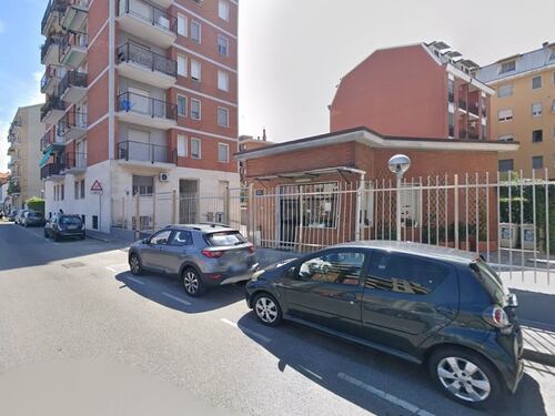 Milano, si getta dal balcone per suicidarsi e colpisce una passante: morta una 83enne, lui resta ferito