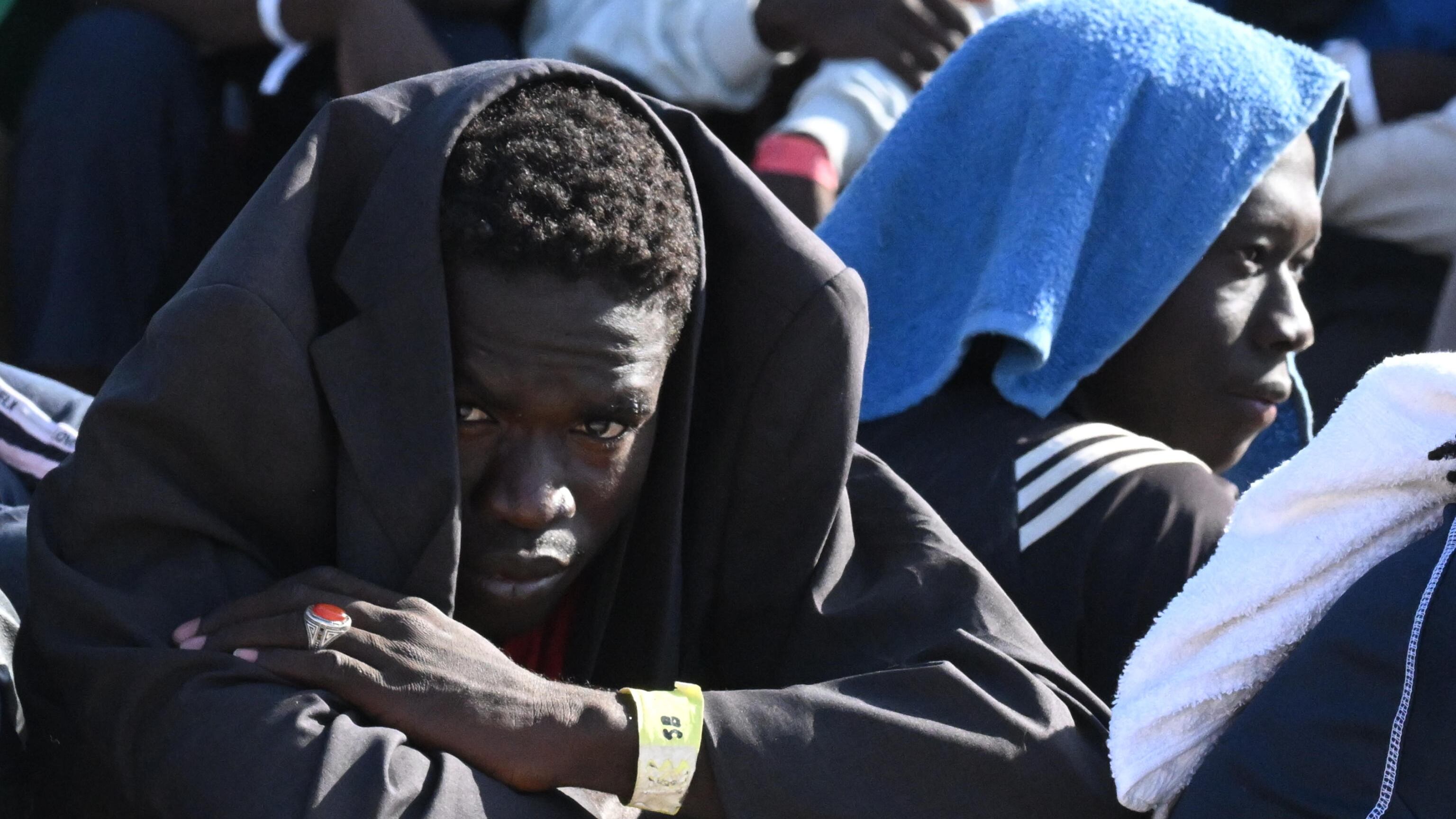 Da Lampedusa al Brennero: Europa blindata contro l'Italia sui migranti