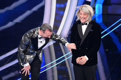 Fiorello trasformista: prima Coniglio poi Maria De Filippi 3