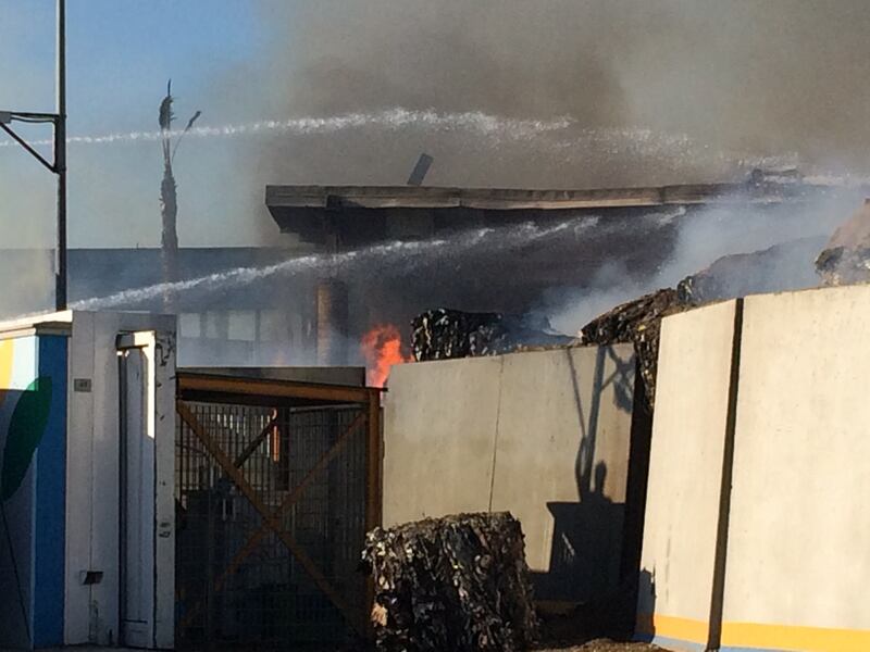 Balle di rifiuti a fuoco: maxi incendio in un'azienda  6