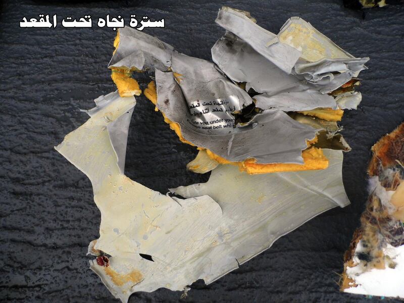 Le prime foto dei rottami ​del volo Egyptair 1