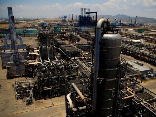 Crolla il prezzo del petrolio nei mercati Usa. È la prima volta nella storia