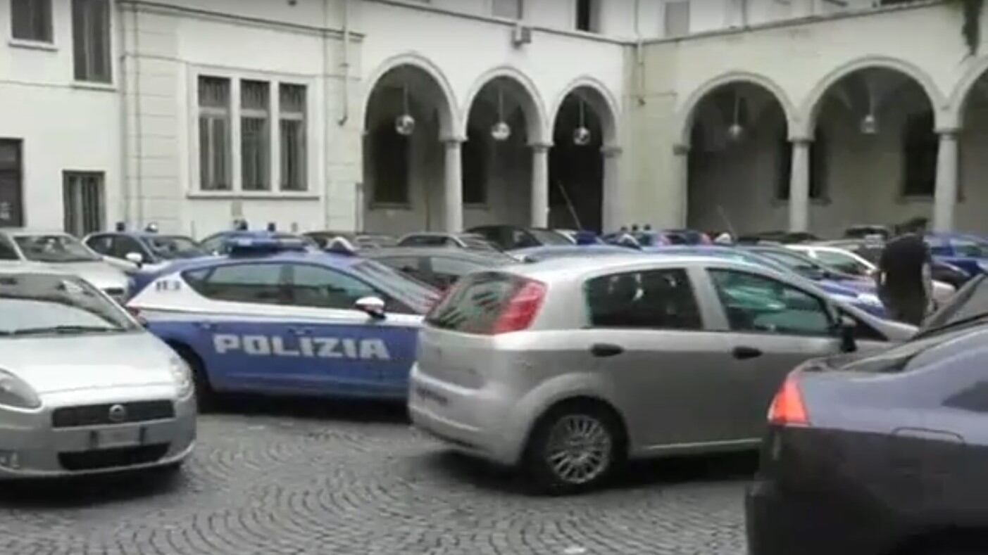Torino, clandestini stanchi dei controlli aggrediscono agenti