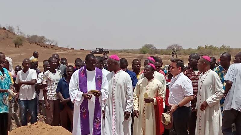Boom di attacchi jihadisti in Burkina Faso: "Parrocchie chiuse"