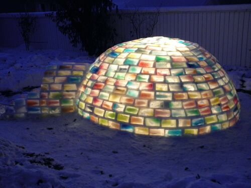 Un igloo fai da te: la creazione di Daniel Gray