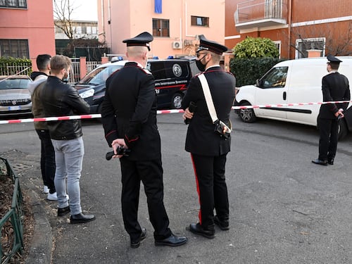 Reagisce alla rapina, poi l'edicolante muore davanti agli occhi di tutti