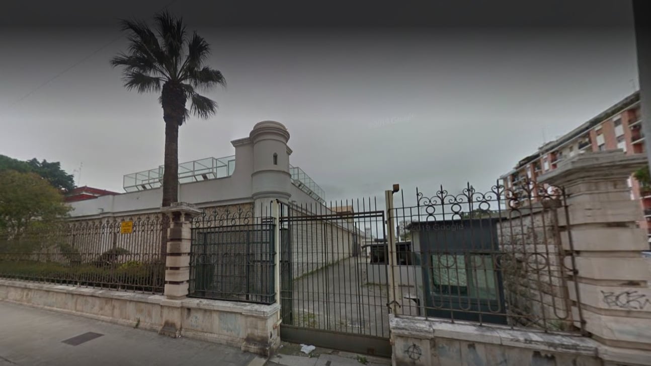 Bari, fratture agli agenti e pantera danneggiata: fermato ghanese