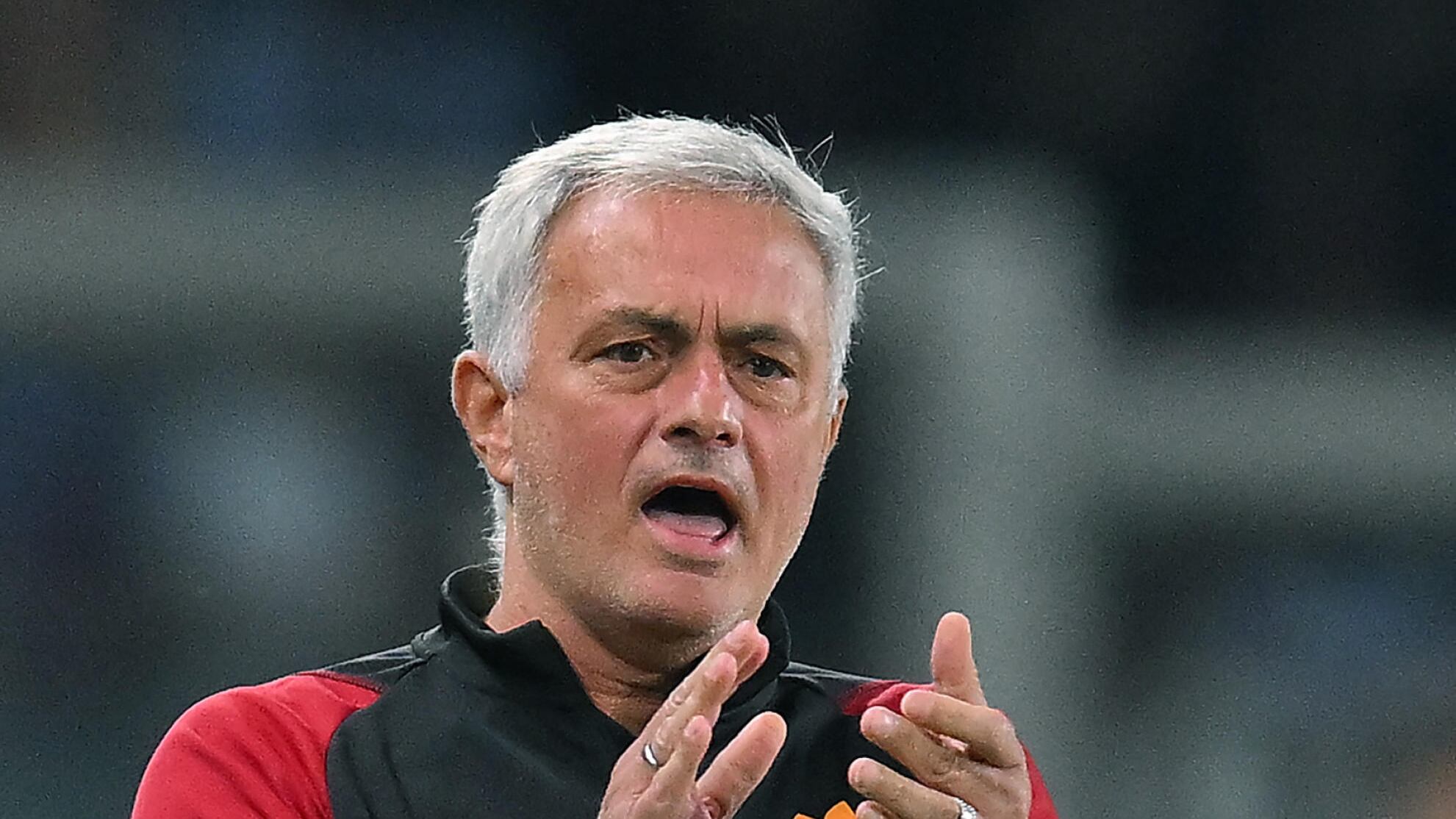 Mou fermo a Budapest. La Roma sta affondando e i tifosi già lo scaricano