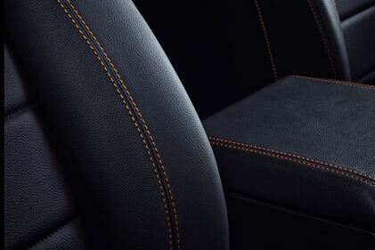 Land Rover Defender LXV 65 anni e non sentirli 5