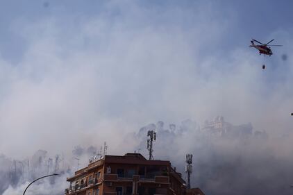 Case evacuate a Monte Mario ed elicottero antincendio all'opera: paura a Roma 3