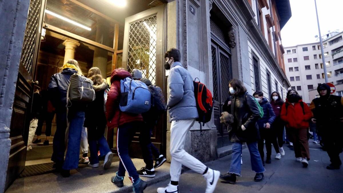 "Zoccoletta". Docente insulta studentessa