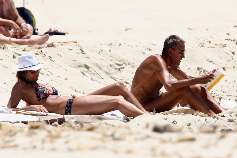 Il topless di Cristina Parodi a Formentera 3