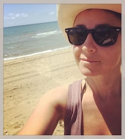 Camila Raznovich: topless sexy in barca 14
