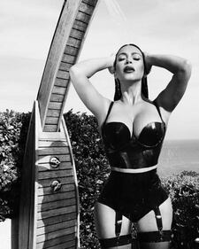 Kim Kardashian nuda su Instagram: foto 17
