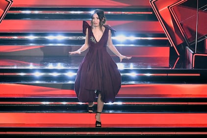 Sanremo: Matilda sfida le scaramanzie, abito tra vinaccia e viola 2