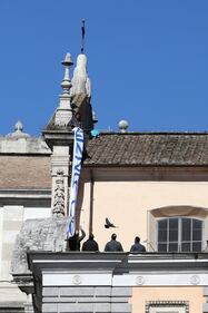 Occupano la basilica di piazza del Popolo: "Mai con Salvini" 3