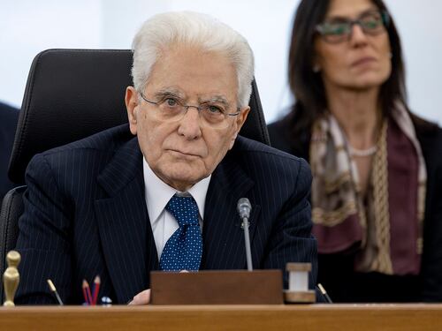 "Le chiedo con il cuore di aiutarmi...". Donna in difficoltà scrive a Mattarella, la risposta del Presidente