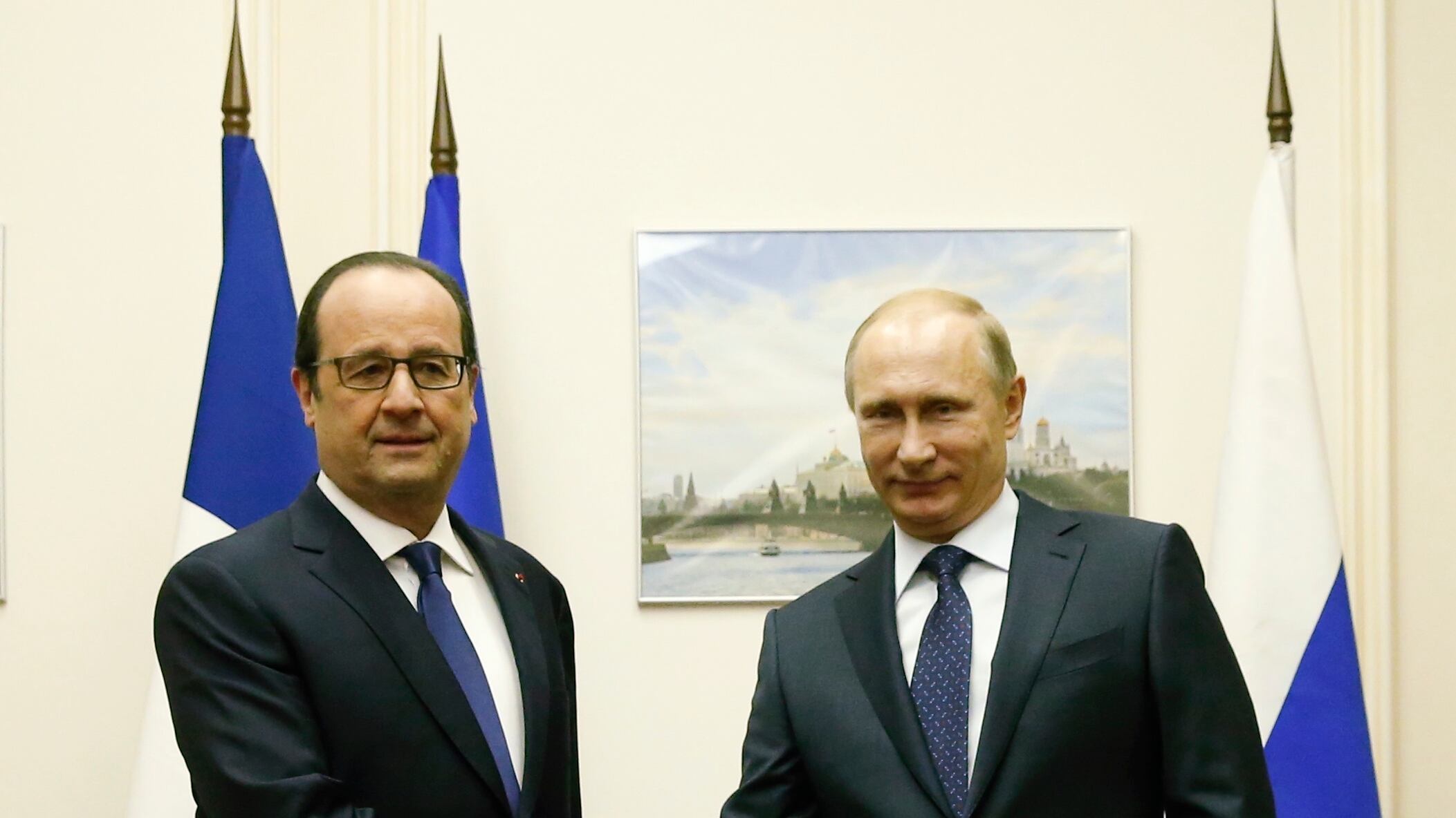 Hollande fa un salto da Putin: per il gas dimentica gli alleati