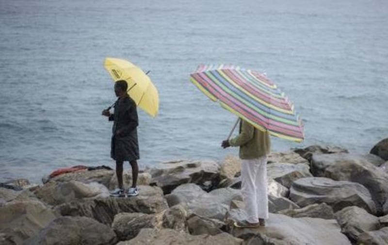 Migranti sugli scogli a Ventimiglia 5