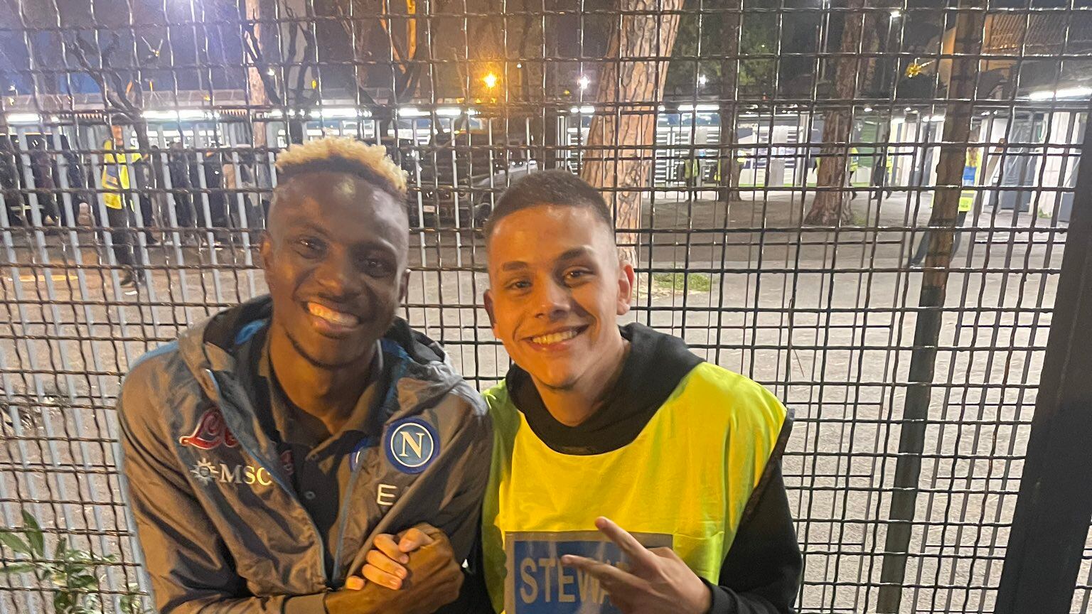 Licenziato dopo la foto con Osimhen: cosa è successo allo steward