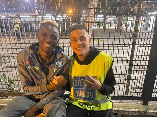 Licenziato dopo la foto con Osimhen: cosa è successo allo steward