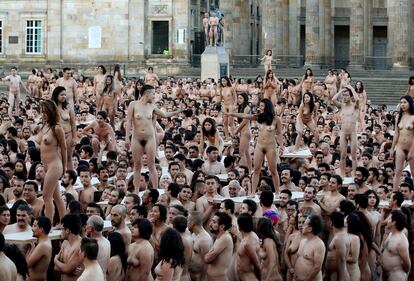 Bogotà, 6mila nudi in piazza: in posa per Tunick 3