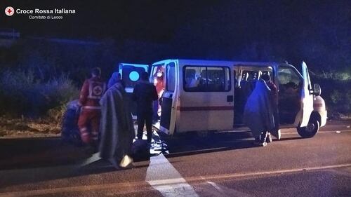 Lecce, i migranti appena soccorsi dalla croce rossa 3