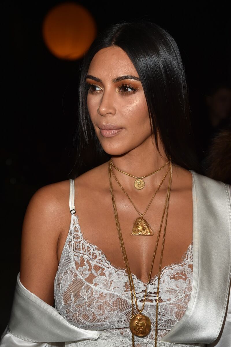 Kim Kardashian, il décolleté esplosivo della diva 16
