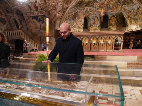 Il presidente Fontana: “Esempio di San Francesco d’Assisi è speranza di pace”