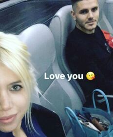 Wanda Nara e Mauro Icardi hot sui social: lui è nudo 8