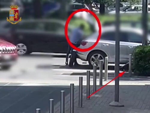 "Trucco della gomma bucata". Così i due algerini svaligiavano le auto